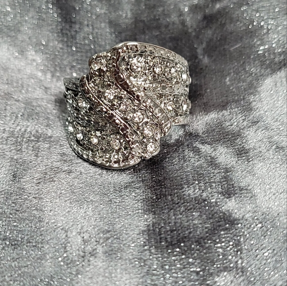 Classic sliver plated crystal Rhinestone Ring - Picture 2 of 5